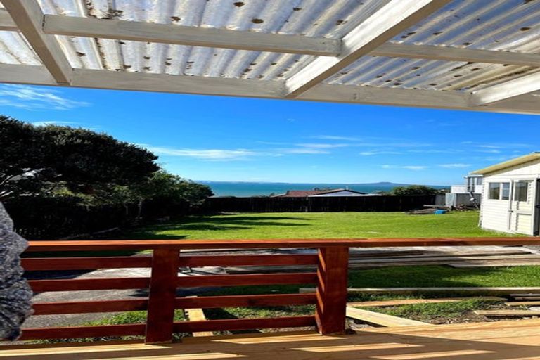 Photo of property in 1425 Whangaparaoa Road, Army Bay, Whangaparaoa, 0930
