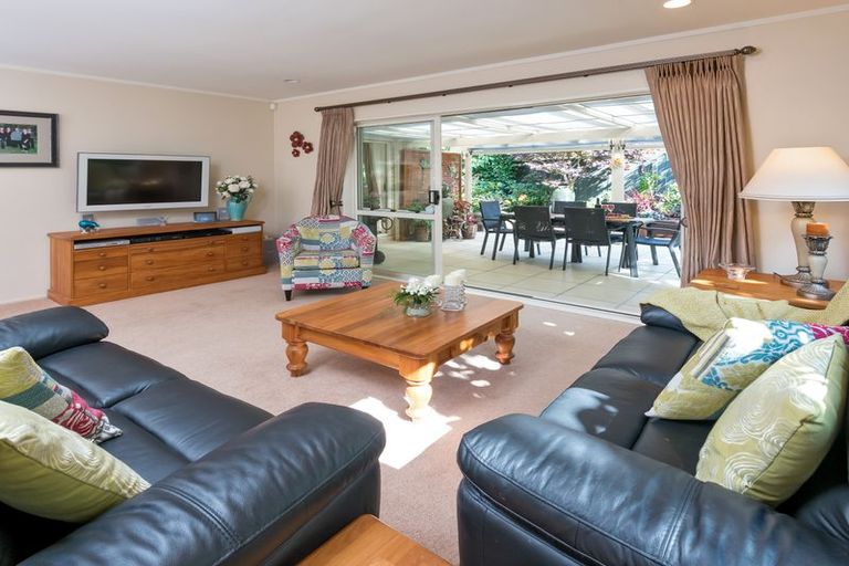 Photo of property in 2/12 Rochester Crescent, Somerville, Auckland, 2014
