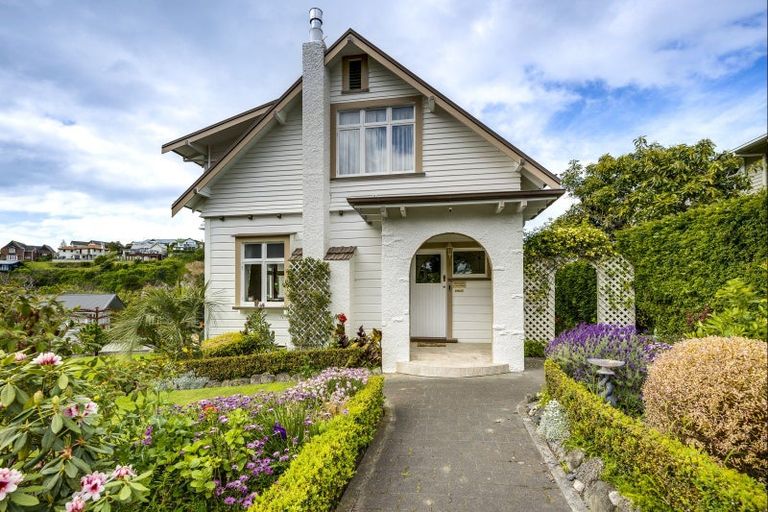 Photo of property in 1 Lambton Road, Hospital Hill, Napier, 4110