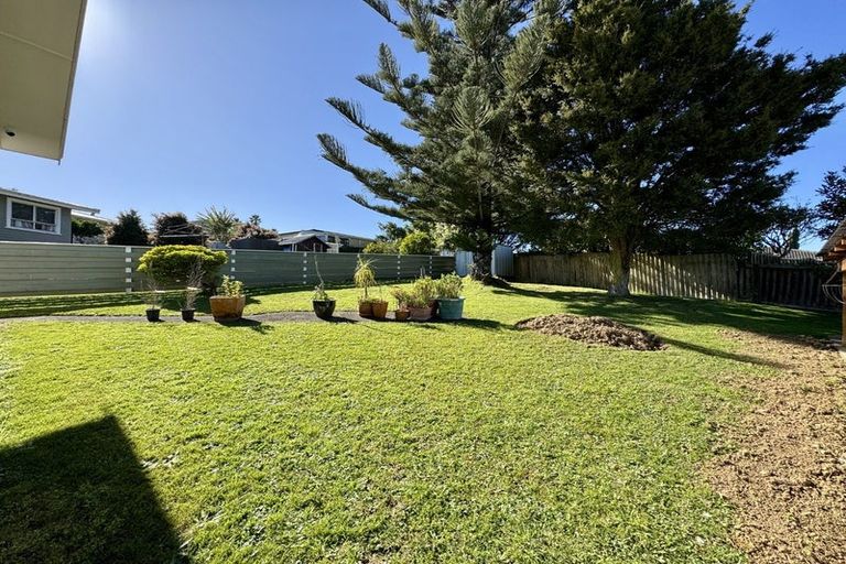 Photo of property in 16 Carole Crescent, Pakuranga, Auckland, 2010