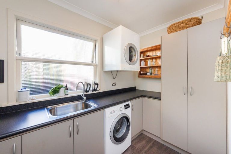 Photo of property in 15 Mountain View Road, Fitzherbert, Palmerston North, 4410