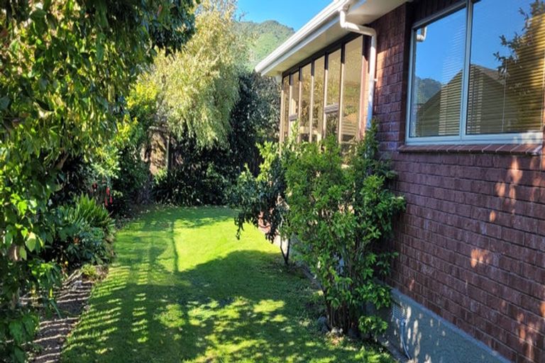 Photo of property in 17 Awanui Drive, Waikanae, 5036