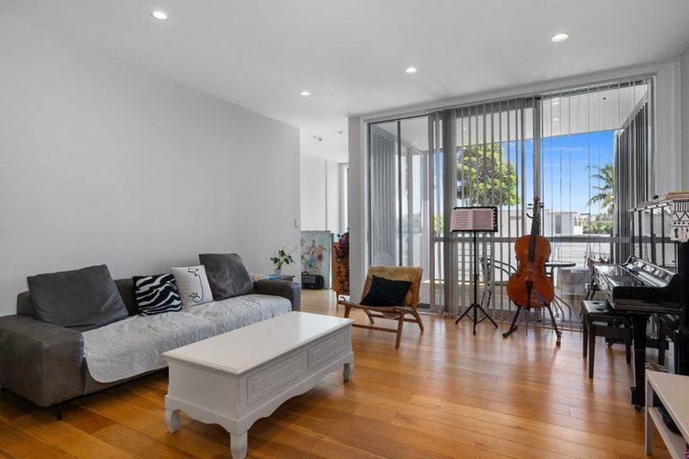 Photo of property in 40 Regent Street, Devonport, Auckland, 0624