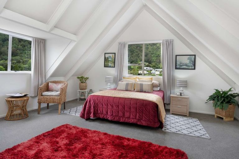 Photo of property in 45 Dorset Street, Picton, 7220