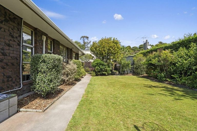 Photo of property in 2/54 Heretaunga Square, Silverstream, Upper Hutt, 5019