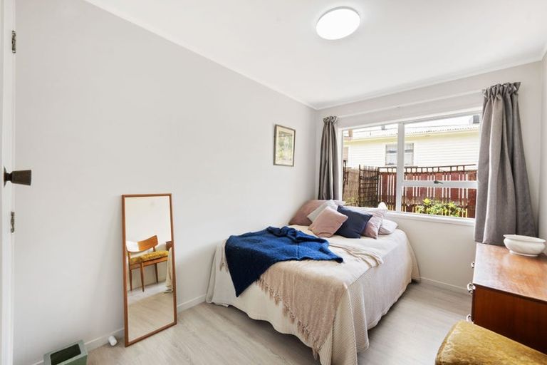 Photo of property in 2/1 Ribblesdale Road, Henderson, Auckland, 0612