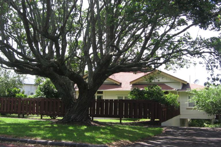 Photo of property in 3/6 Aratonga Avenue, Greenlane, Auckland, 1051