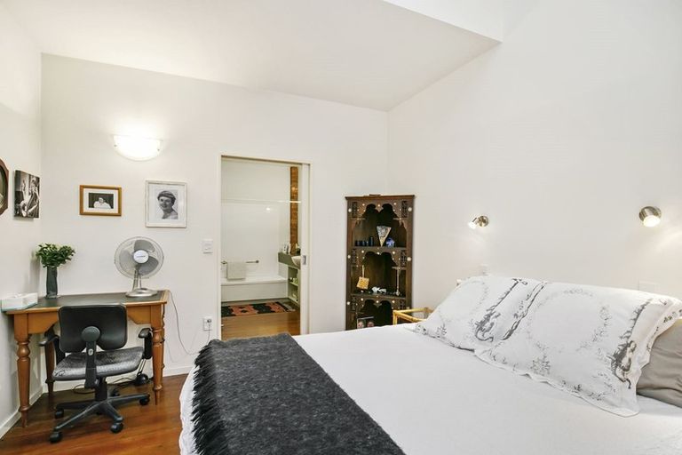 Photo of property in Courtenay Mews Apartments, 12/14 Alpha Street, Te Aro, Wellington, 6011