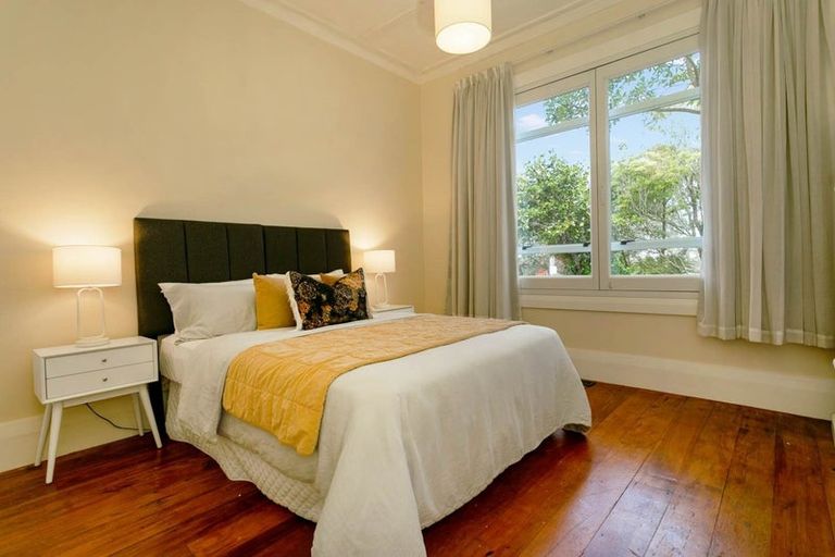 Photo of property in 1/211 Onewa Road, Birkenhead, Auckland, 0626