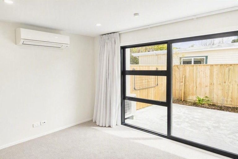 Photo of property in 4/31 Wainuiomata Road, Wainuiomata, Lower Hutt, 5014