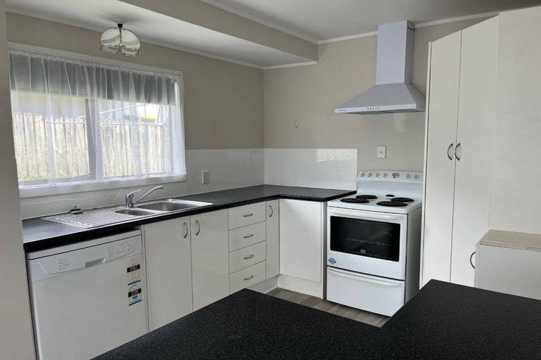 Photo of property in 50 Sungrove Rise, Sunnyvale, Auckland, 0612