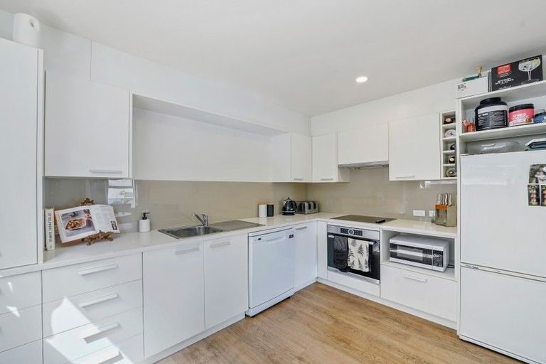 Photo of property in 2/21 Luxford Street, Berhampore, Wellington, 6023