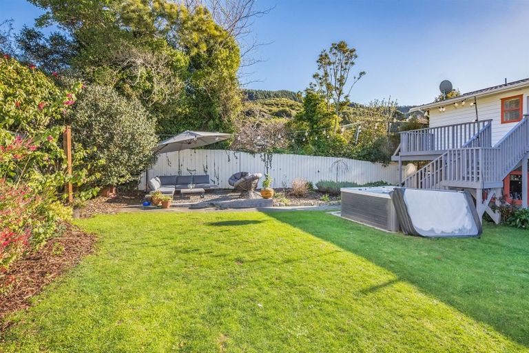Photo of property in 12 Balliol Drive, Tawa, Wellington, 5028