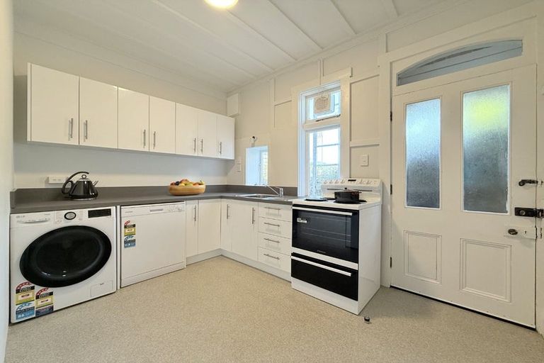 Photo of property in 45a-b Rawhiti Terrace, Kelburn, Wellington, 6012