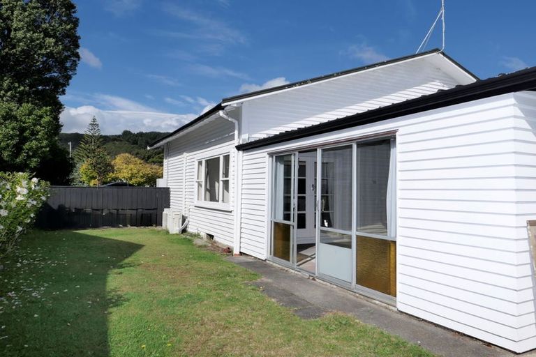 Photo of property in 65 Amohia Street, Paraparaumu, 5032