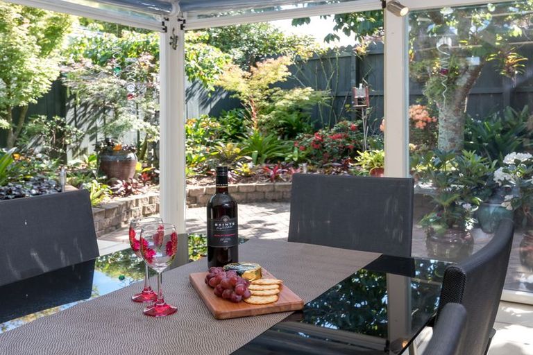 Photo of property in 2/12 Rochester Crescent, Somerville, Auckland, 2014