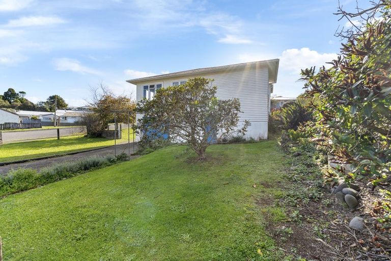 Photo of property in 6 Hughson Street, Waitara, 4320