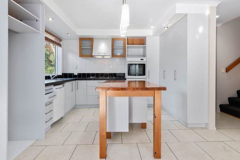 Photo of property in 16 Caulfield Place, Pukehangi, Rotorua, 3015