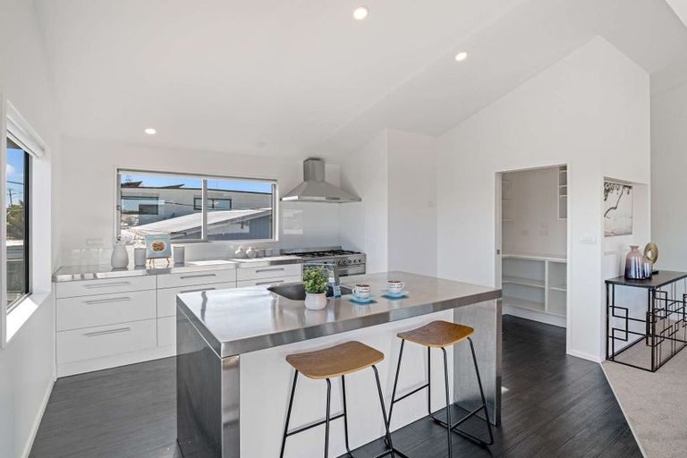 Photo of property in 1319 Whangaparaoa Road, Army Bay, Whangaparaoa, 0930