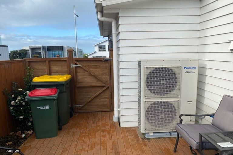 Photo of property in 70 Headland Drive, Long Bay, Auckland, 0630