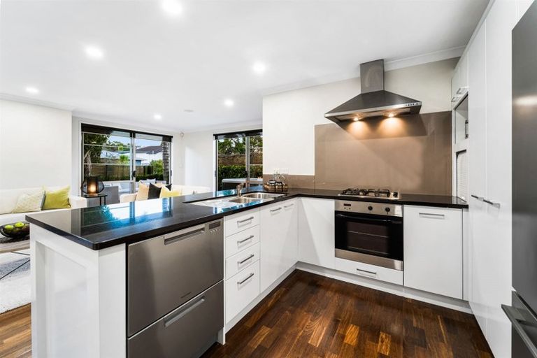 Photo of property in 8 Stratford Avenue, Milford, Auckland, 0620