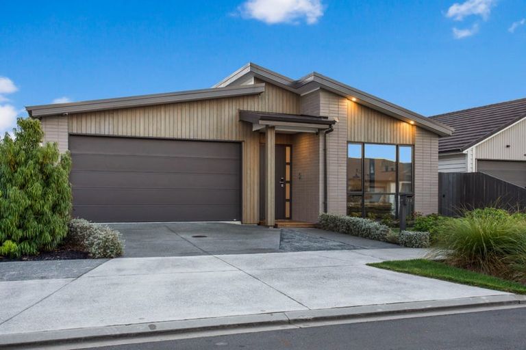 Photo of property in 12 Tarras Road, Kumeu, 0810