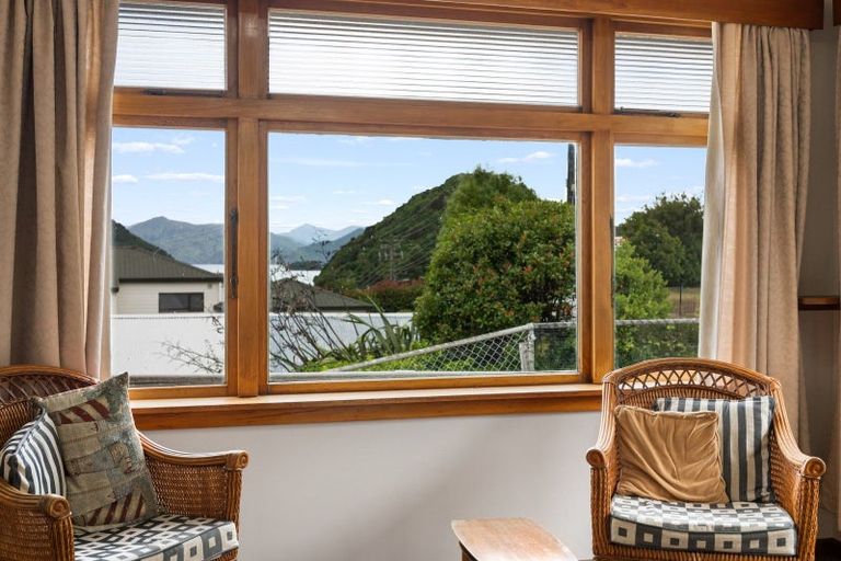 Photo of property in 15 Taranaki Street, Picton, 7220