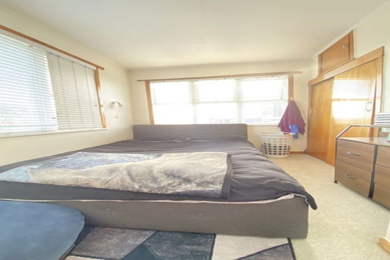 Photo of property in 26 Kaipatiki Road, Glenfield, Auckland, 0629