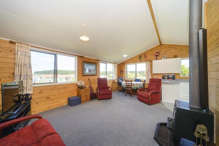 Photo of property in Build Inn, 1942 Parewanui Road, Parewanui, Bulls, 4894