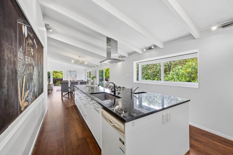 Photo of property in 26 Pickwick Parade, Mellons Bay, Auckland, 2014