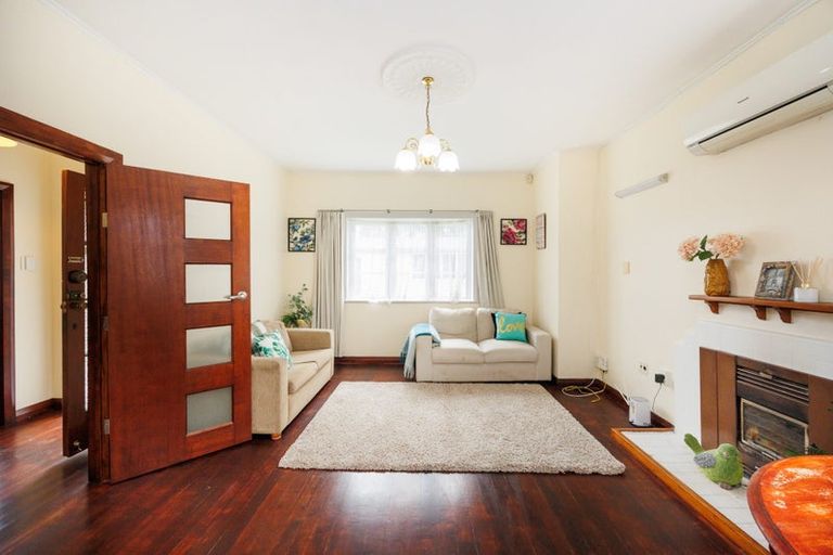 Photo of property in 210 College Street, West End, Palmerston North, 4412