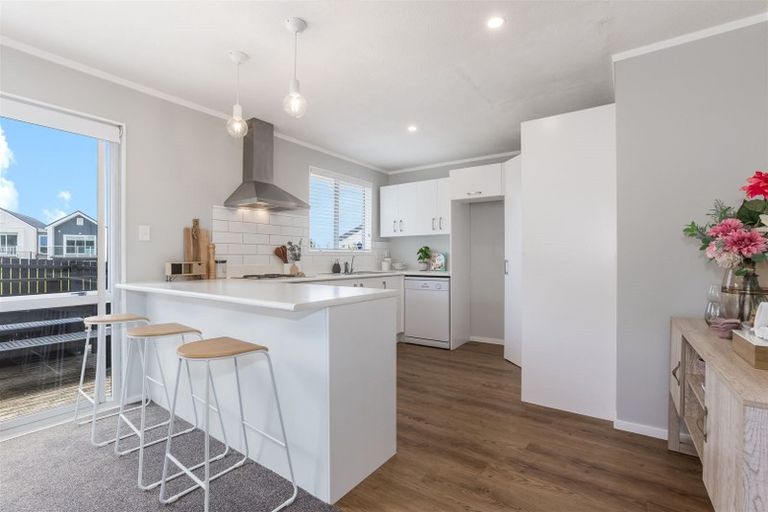 Photo of property in 41 Cleat Street, Whitby, Porirua, 5024