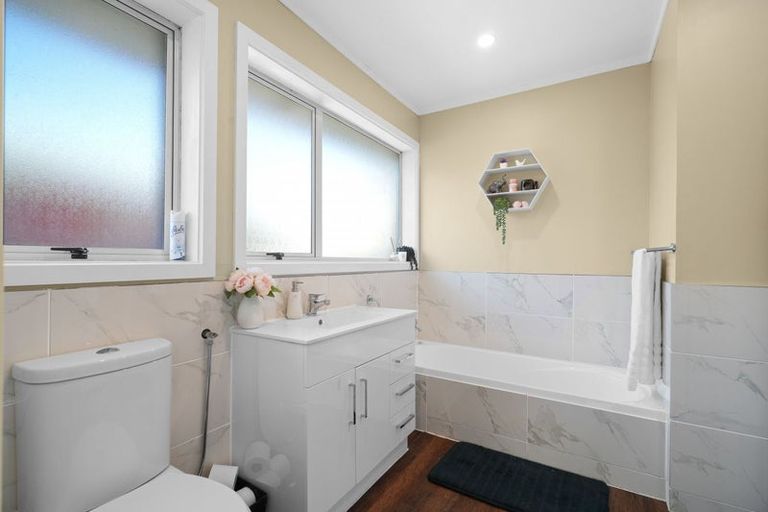 Photo of property in 13 Kathleen Crescent, Hornby, Christchurch, 8042