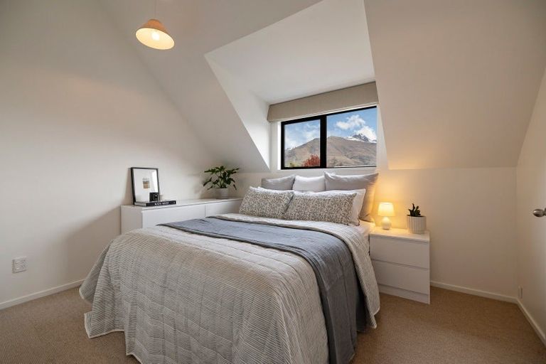 Photo of property in 14 Oregon Drive, Kelvin Heights, Queenstown, 9300
