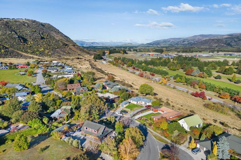 Photo of property in 12 Rob Roy Lane, Wanaka, 9305