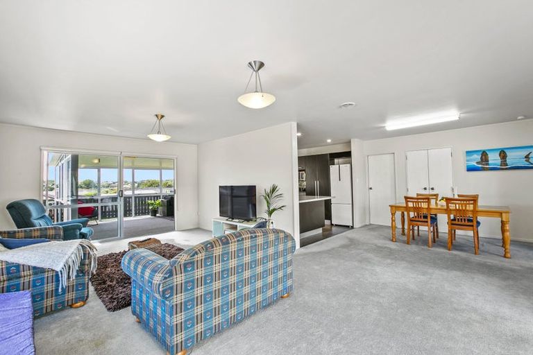 Photo of property in 26 Heta Road, Highlands Park, New Plymouth, 4312
