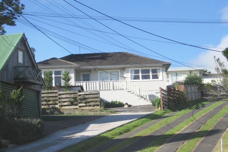Photo of property in 1/17 Weldene Avenue, Glenfield, Auckland, 0629