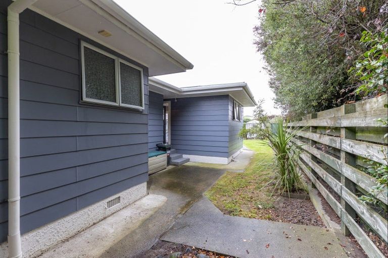 Photo of property in 19 Dunk Place, Milson, Palmerston North, 4414