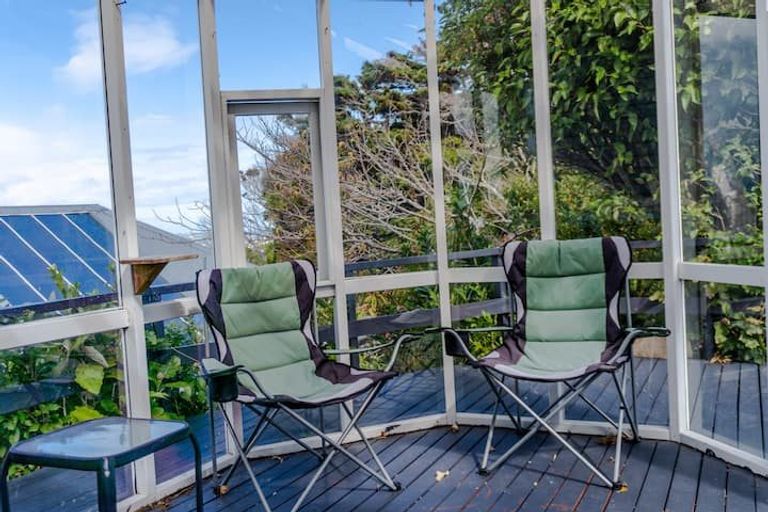 Photo of property in 94 Nicholson Road, Khandallah, Wellington, 6035