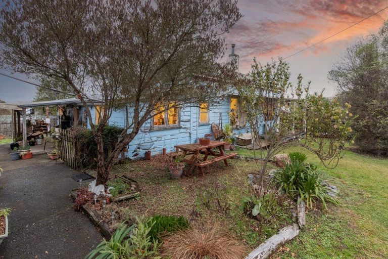 Photo of property in 2 Church Street, Waipawa, 4210