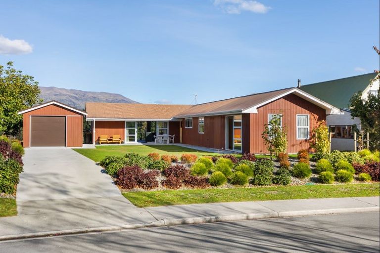 Photo of property in 12 Rob Roy Lane, Wanaka, 9305