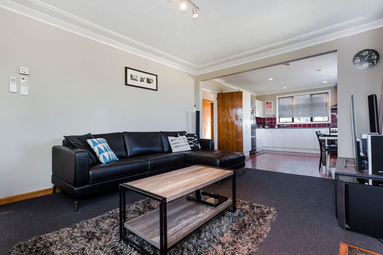 Photo of property in 33 Waldron Crescent, Green Island, Dunedin, 9018