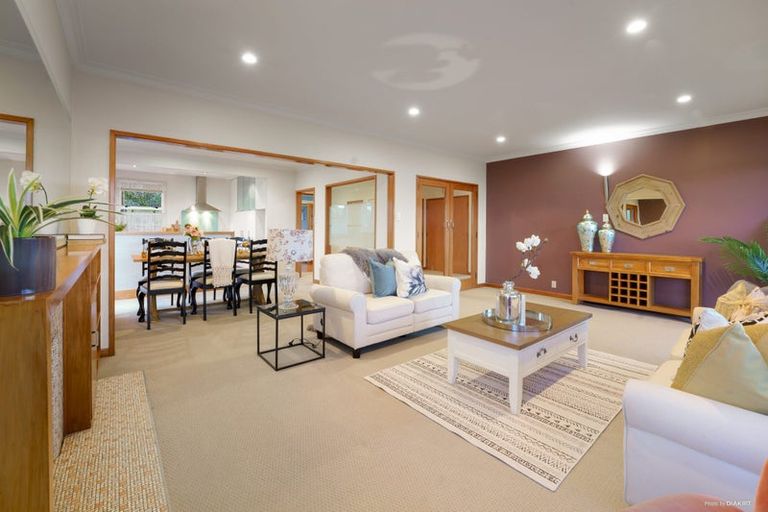 Photo of property in 112 Bleakhouse Road, Mellons Bay, Auckland, 2014