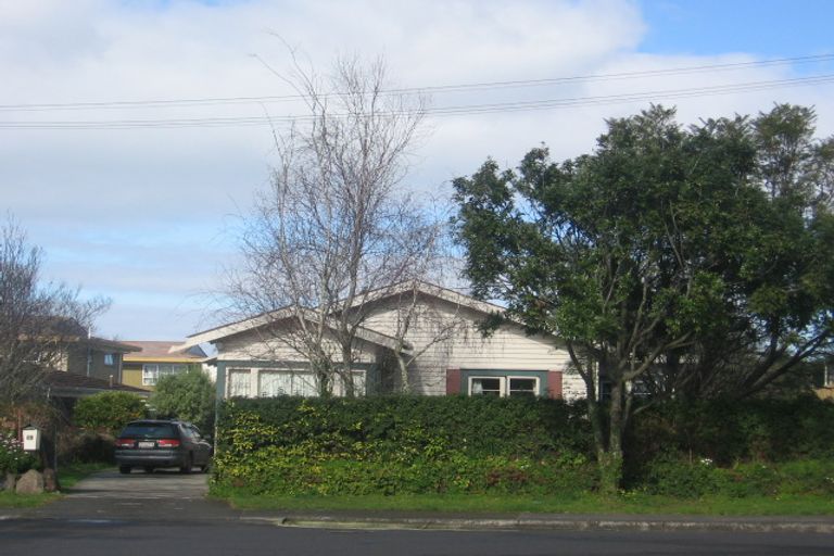 Photo of property in 14 Shortland Street, Regent, Whangarei, 0112