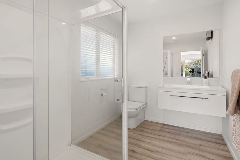 Photo of property in 10 Linkwater Way, Parklands, Christchurch, 8083
