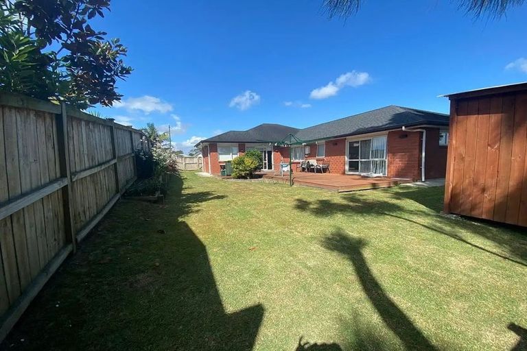 Photo of property in 5 Kilmacrennan Drive, Rosehill, Papakura, 2113