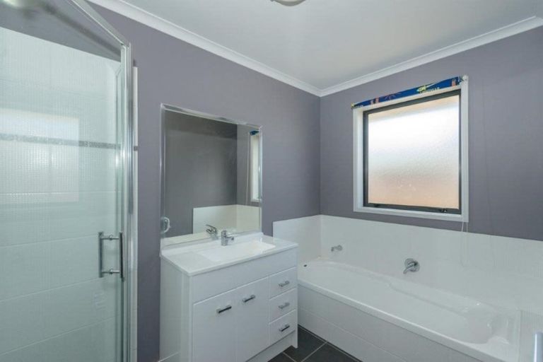 Photo of property in 109 Farnborough Drive, Grandview Heights, Hamilton, 3200