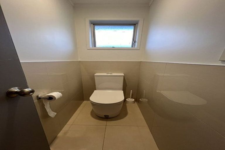 Photo of property in 1 Marvon Downs Avenue, Pakuranga Heights, Auckland, 2010