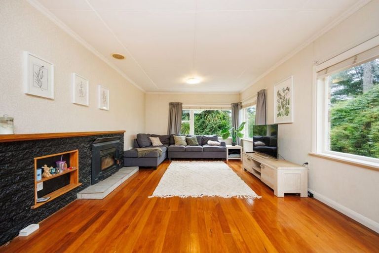 Photo of property in 140 Aokautere Drive, Fitzherbert, Palmerston North, 4410