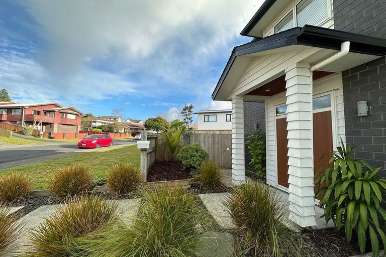 Photo of property in 77 Granville Drive, Massey, Auckland, 0614